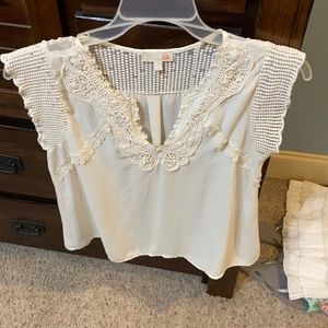 Gianni Bini small lace top